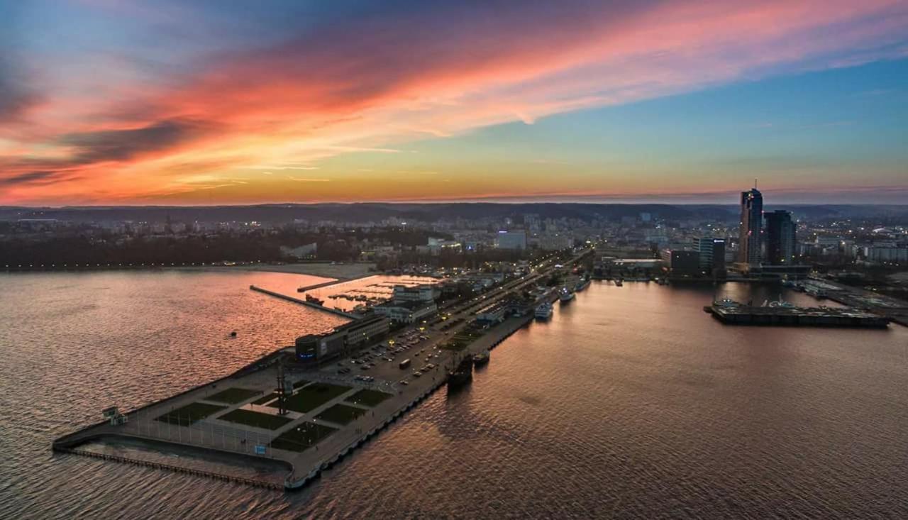 Apartament Przy Plazy W Centrum Gdyni - Prywatny Parking! Gdynia Buitenkant foto